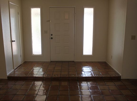 2nd image of 926 E Le Marche Ave
