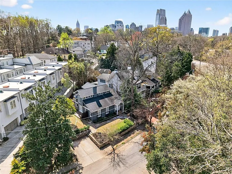 217 Westminster Dr NE — Photo 49
