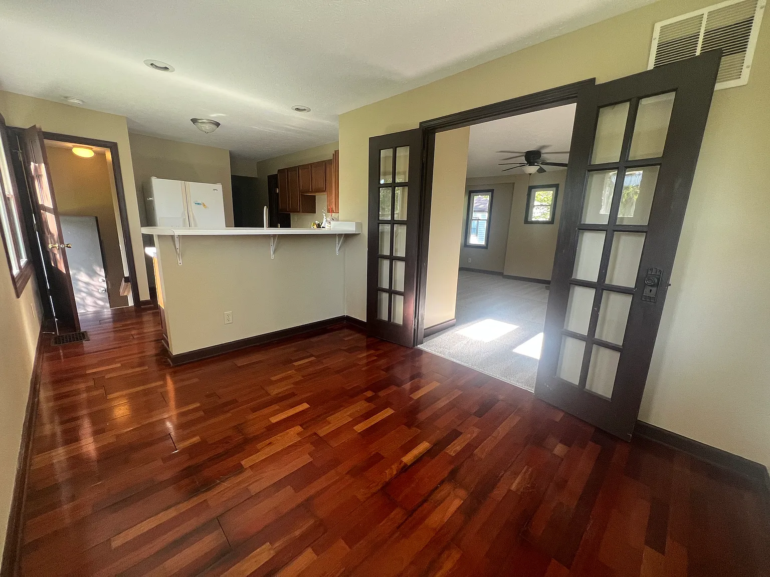 1207 E Edwards Ave — Photo 3