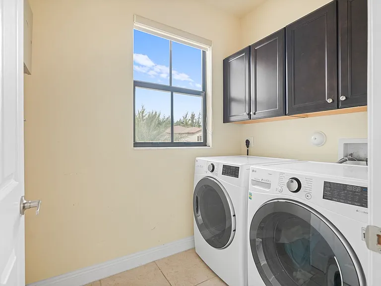 10016 NW 89th Ter — Photo 49
