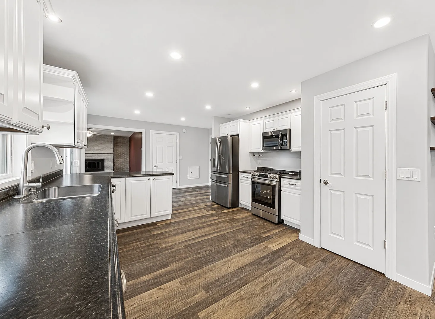 4 bed, 2984 sqft, $3,000 — Photo 3