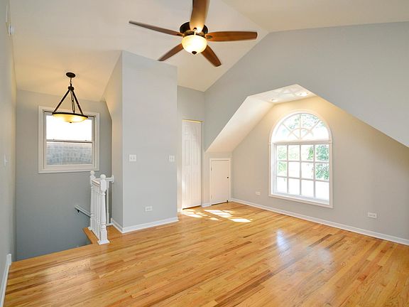 4th image of 1926 N Hermitage Ave #3