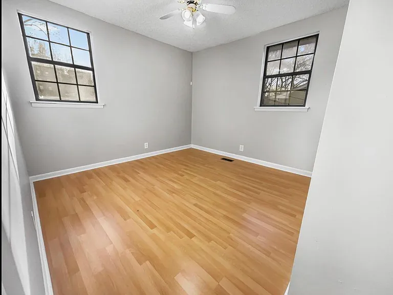 433 Rockwood Dr — Photo 8