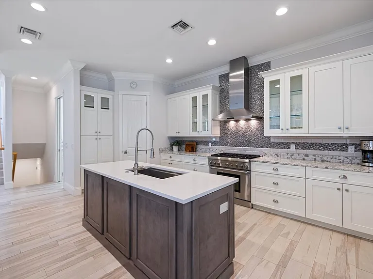 3919 Roberts Point Rd — Photo 13