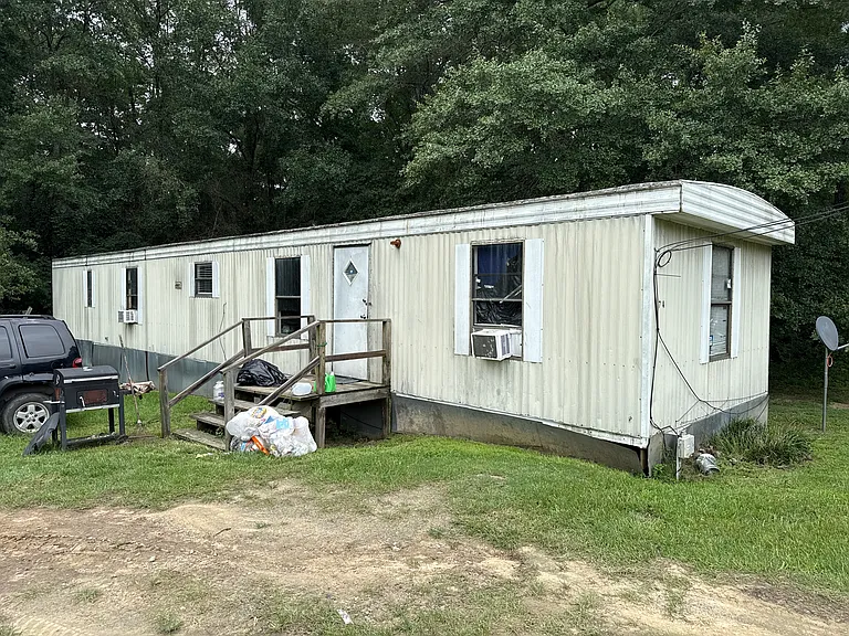 3BR/2BA home at 322 Colony Farm Rd, Milledgeville, GA. 

Rent-to-own units available!

Seller's Financing available. Contact us for details or a showing! 

Crownview Communities, LLC Licensed Georgia Real Estate Brokerage