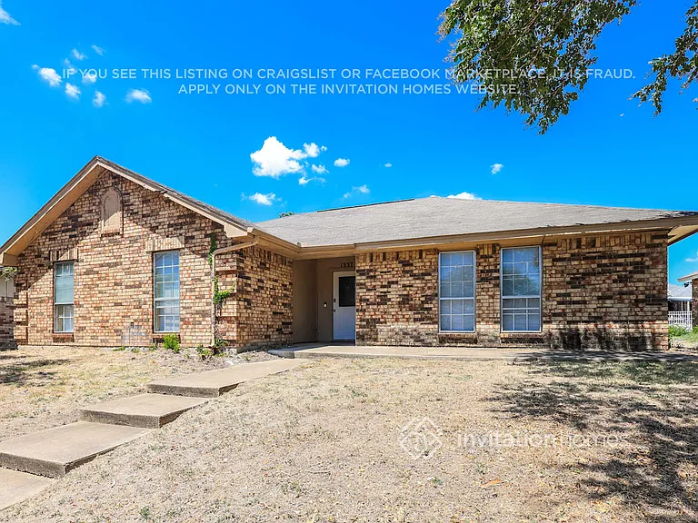 1337 Greenbriar Ln — Photo 3
