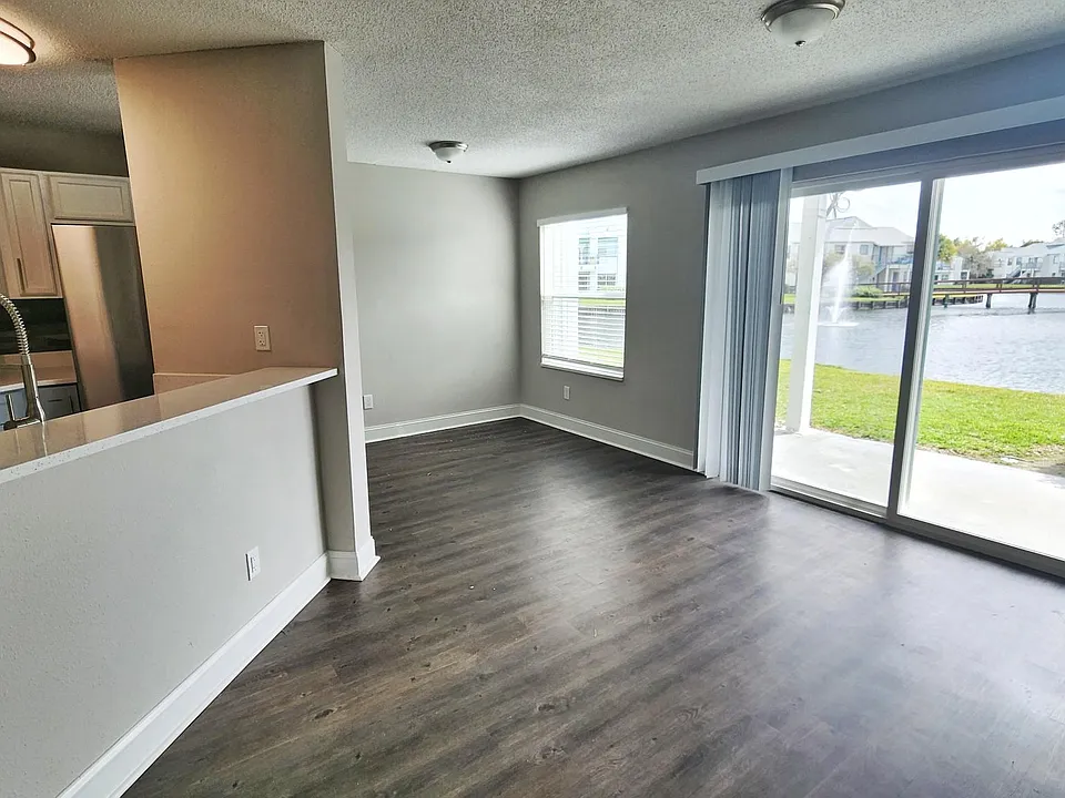 2528 Woodgate Blvd #102