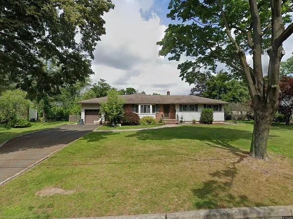 17 Schwin Dr, Clark, NJ 07066