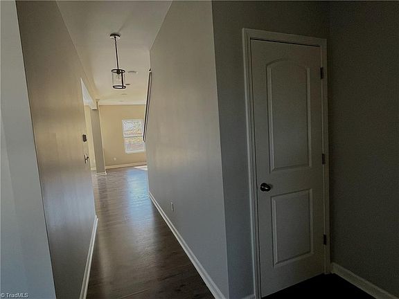 3rd image of 4120 Medina Ct