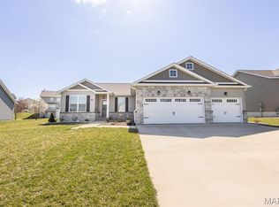 529 Dickinson Dr, O'Fallon, IL 62269