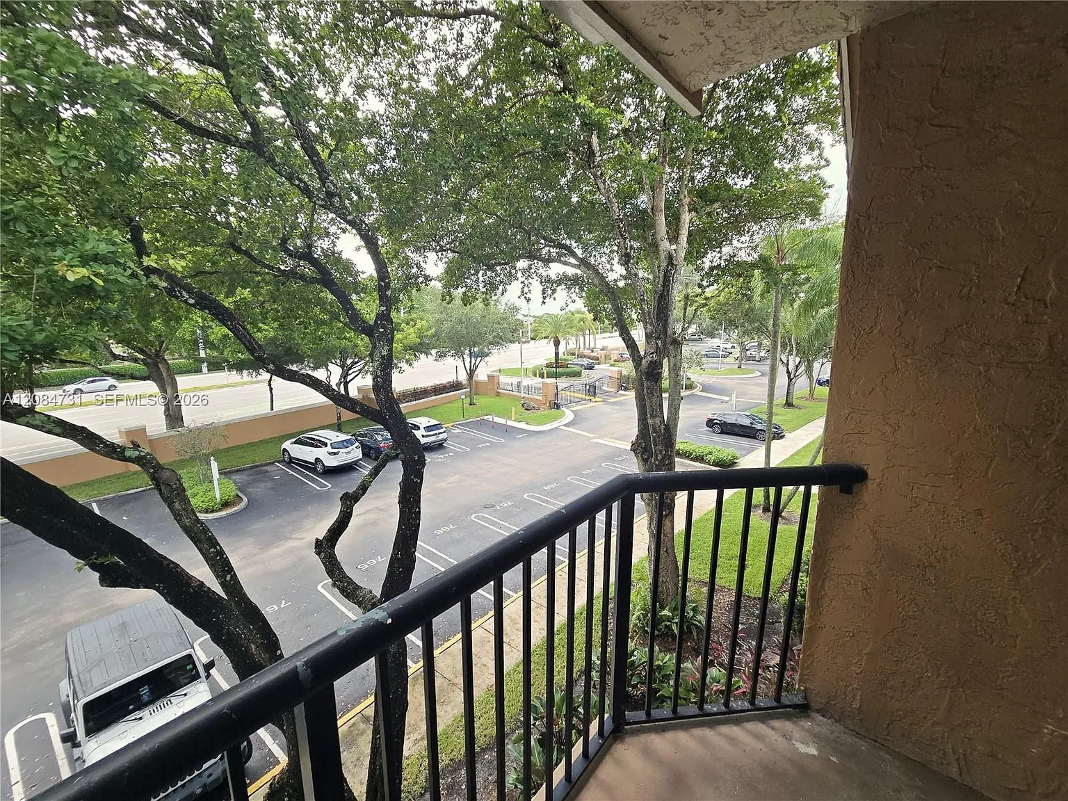 Edgewater Condo — Photo 2