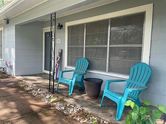 3rd image of 916 S Welhausen Ave