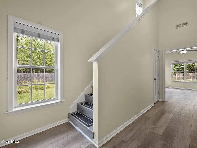 1004 Summerfield Ct — Photo 2