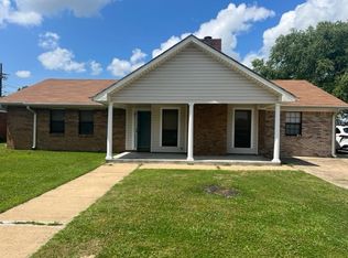 1418 N Park Dr, Greenwood, MS 38930
