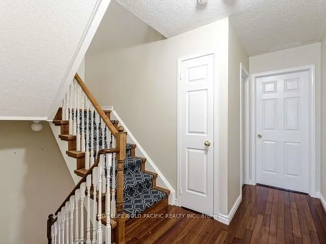 62 Baffin Ct — Photo 9