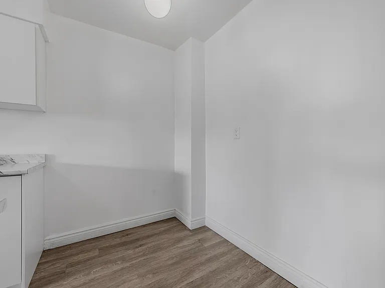 65 Thorncliffe Park Dr #1807 — Photo 15