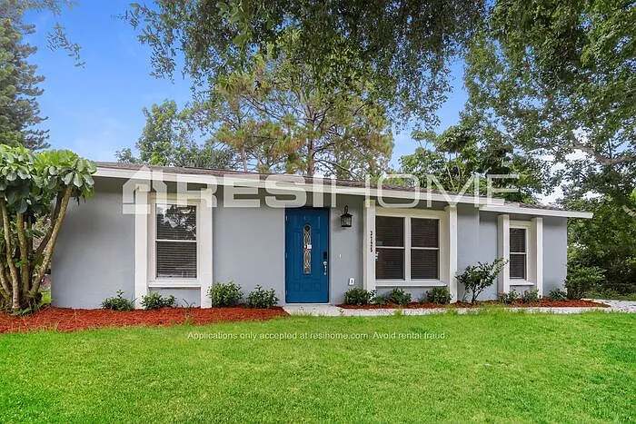 3 bed, 2.0 bath, 1236 sqft, $1,720 — Photo 1