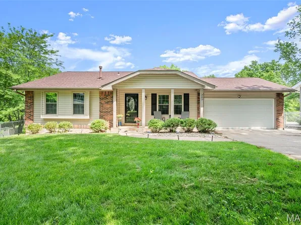 207 Straightoak Ct, Ballwin, MO 63021