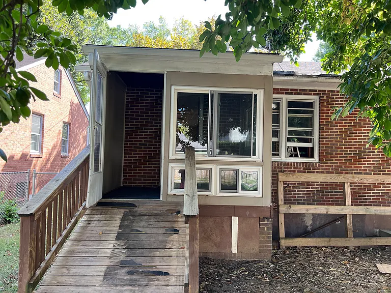 112 Lambden Ave — Photo 10