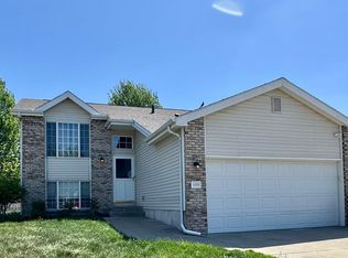5040 NW 10th St, Lincoln, NE 68521