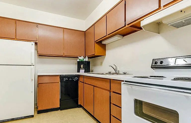 Imperial Tower Apartments — Photo 18