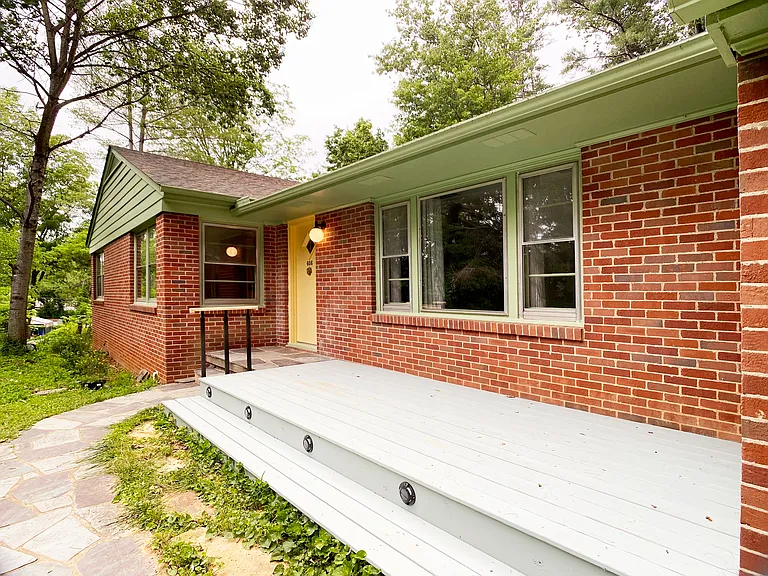606 Fairview Rd — Photo 1
