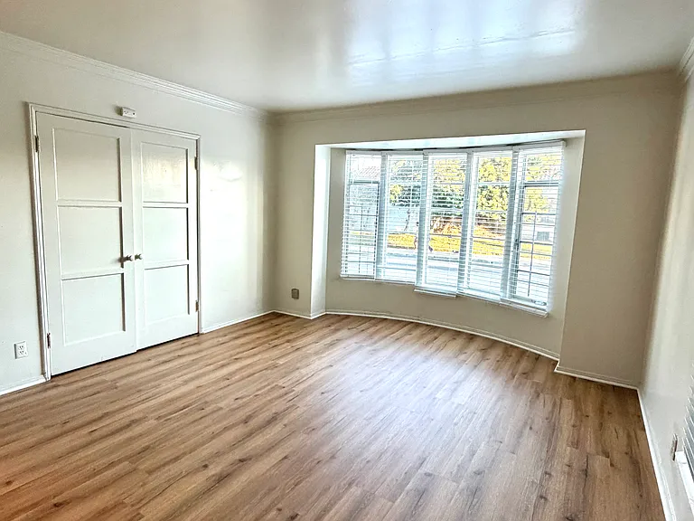 756 S Ridgeley Dr — Photo 10