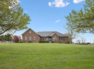 1051 Lakewood Cir, Versailles, KY 40383