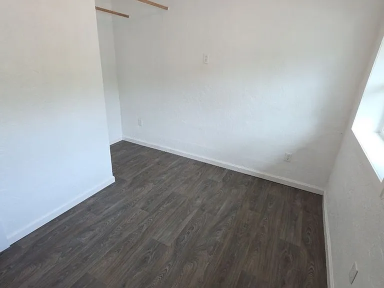 13451 Lakeshore Dr — Photo 27