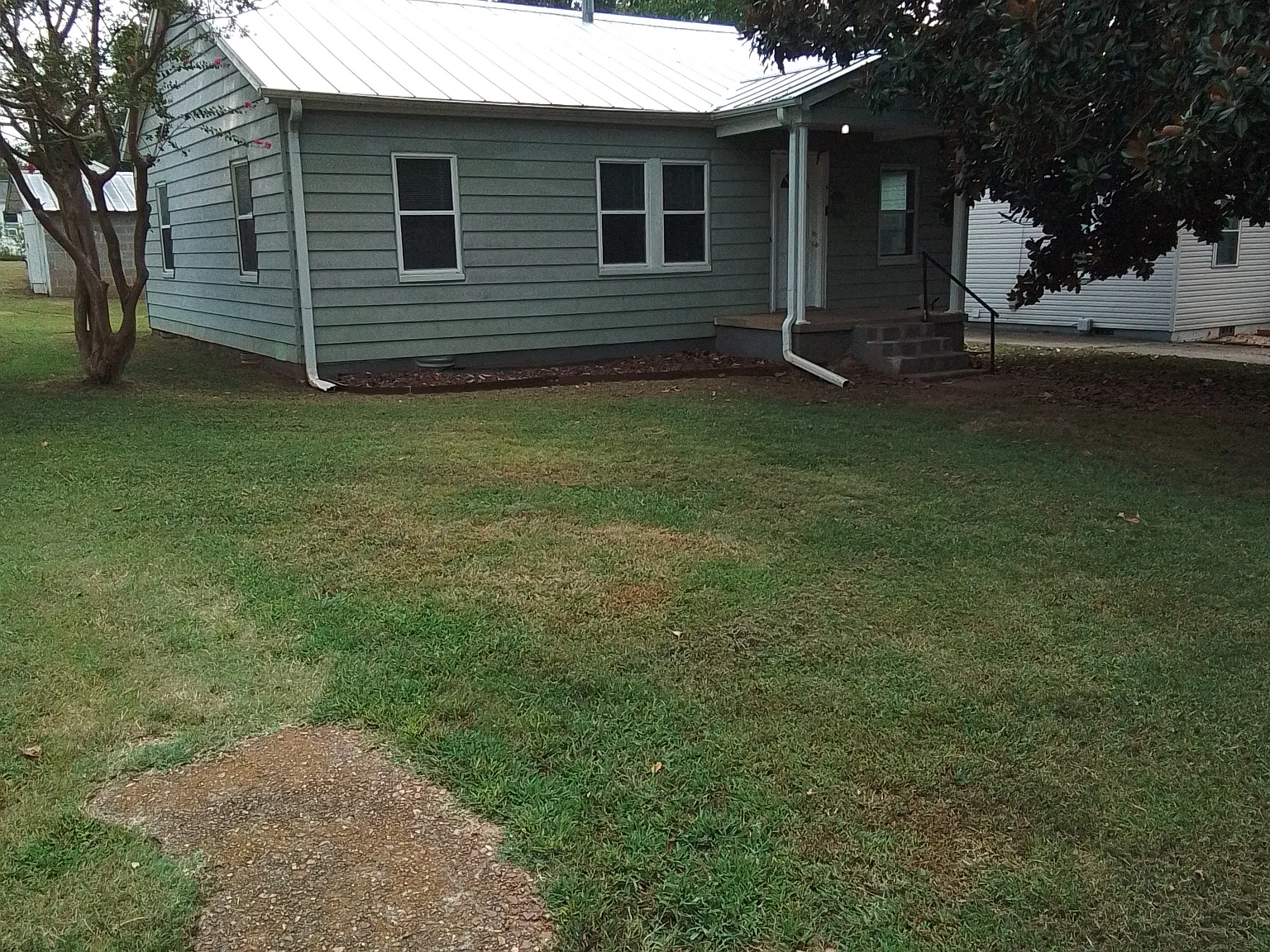 3 bed, 1200 sqft, $950 — Photo 1