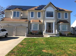 129 Azalea Ln, Egg Harbor Township, NJ 08234