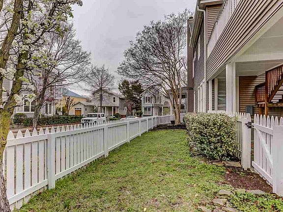 3rd image of 861 E Harbor Isle Cres