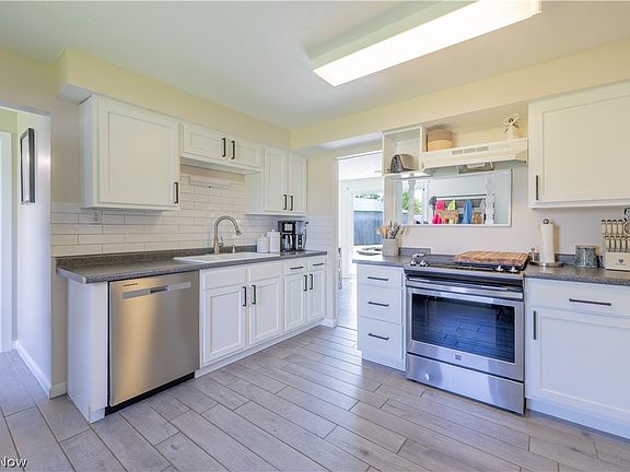 3rd image of 12179 Melody Ln