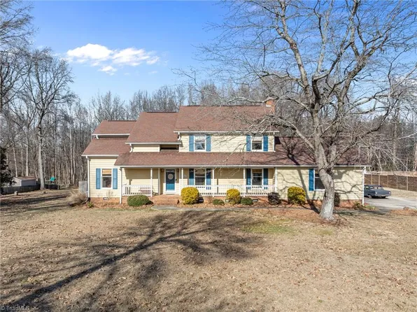 2201 Hunters Ridge Dr, Pleasant Garden, NC 27313