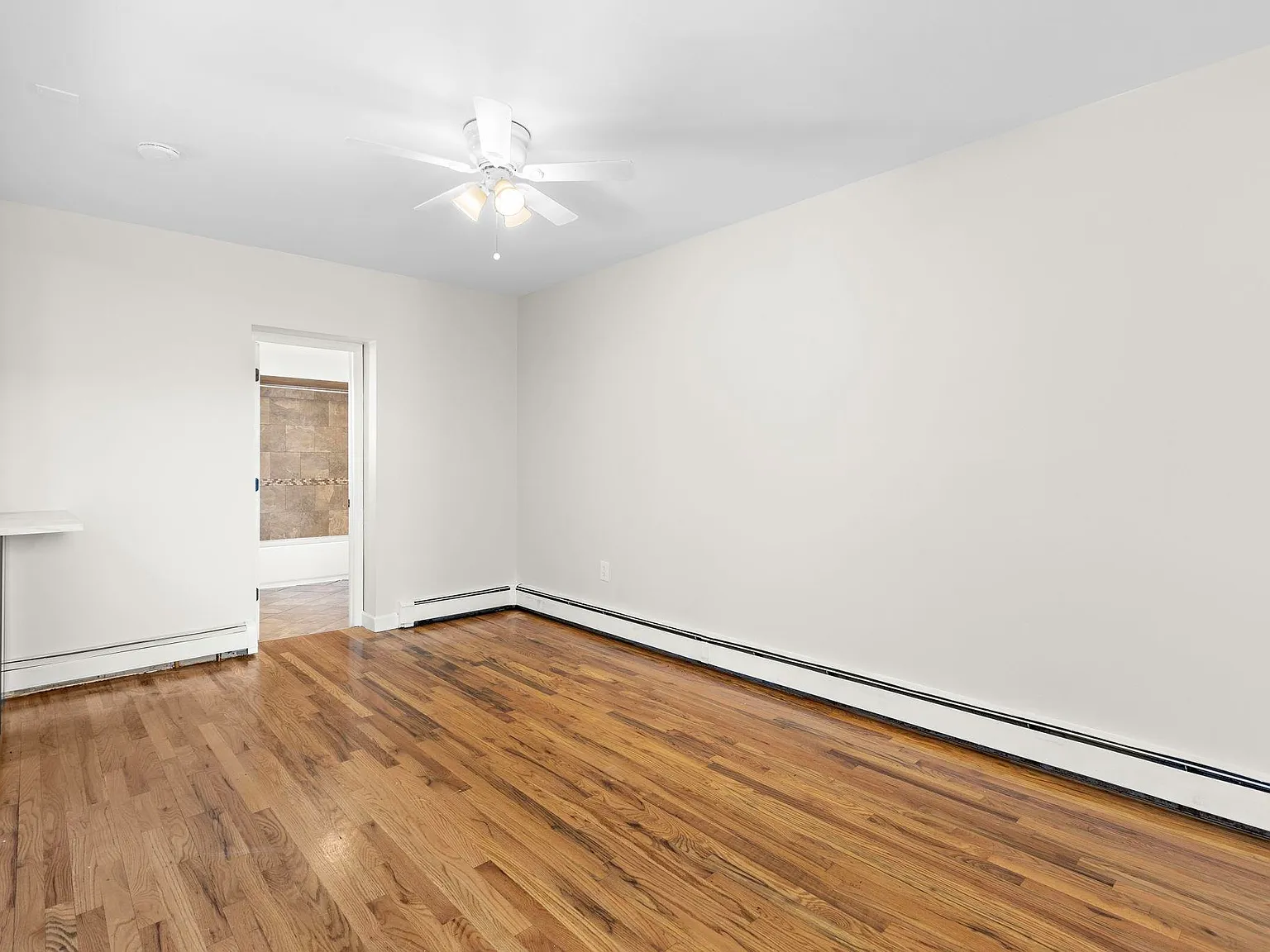 2 bed, 1.0 bath, 600 sqft, $2,400 — Photo 3