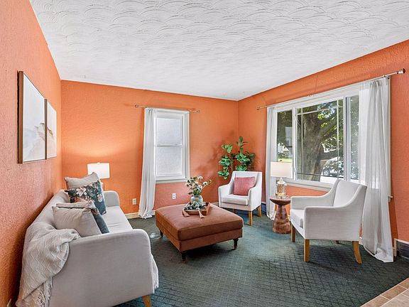 3rd image of 1923 Cottage Ave E