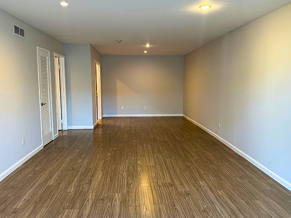 3rd image of 1915 Mount Vernon Ct APT 18
