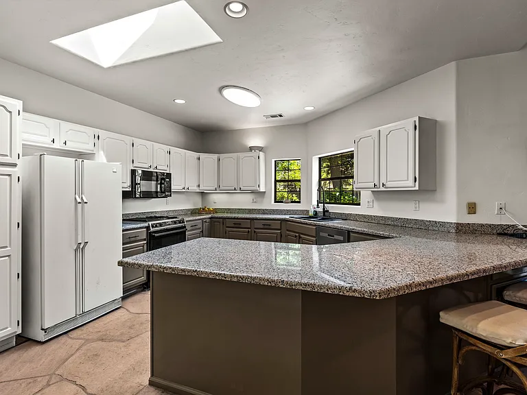 6578 Oak Leaf Ct — Photo 11