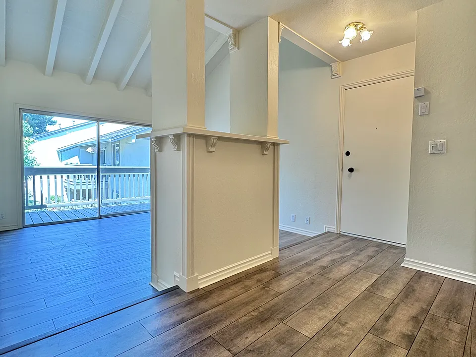 2562 Walnut Blvd #82
