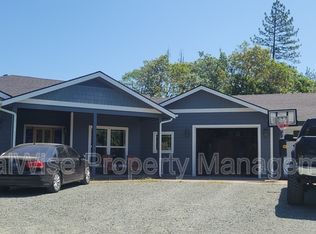 235 Needlewood Dr, Grants Pass, OR 97526