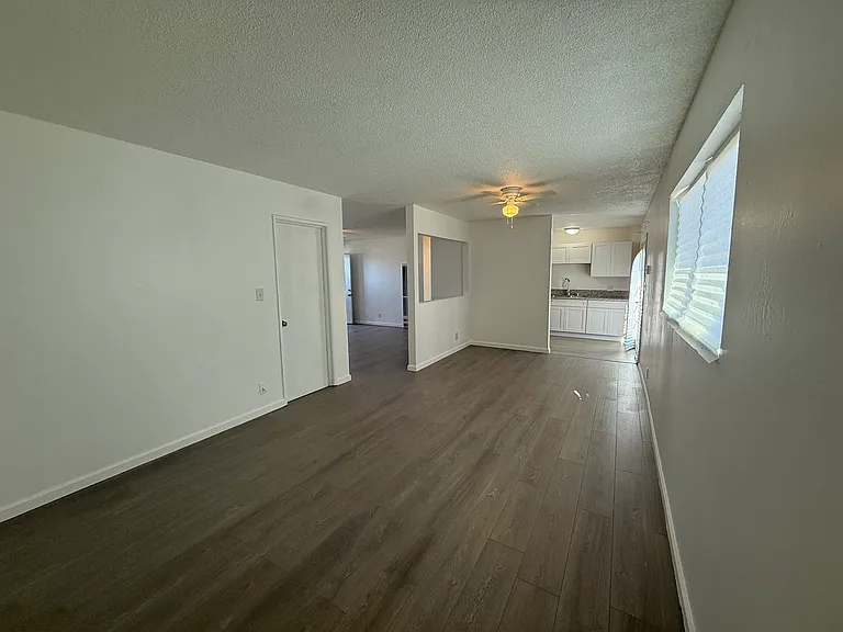20237 Mulberry St — Photo 3