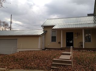 902 S 9th St, Burlington, IA