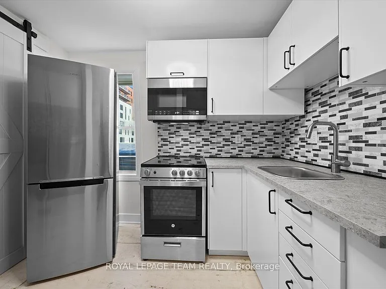 135 Upper Lorne Pl #2 — Photo 9
