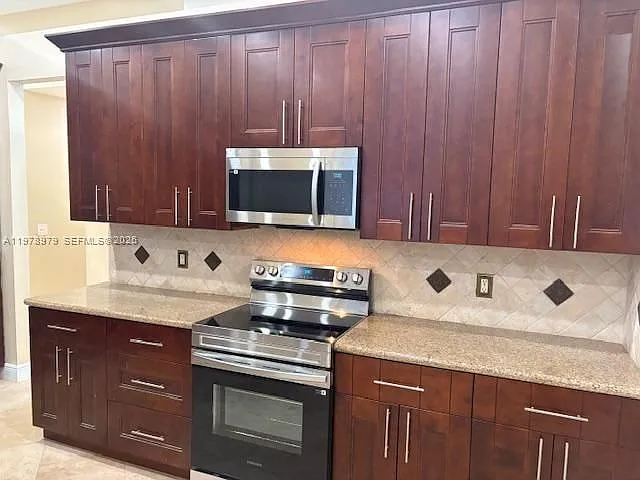 1290 Camellia Ln — Photo 5