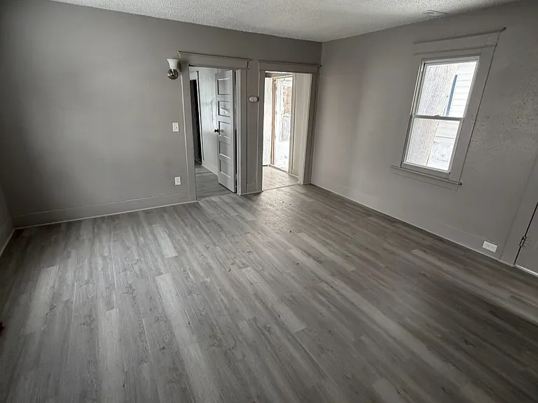 2526 White St — Photo 9