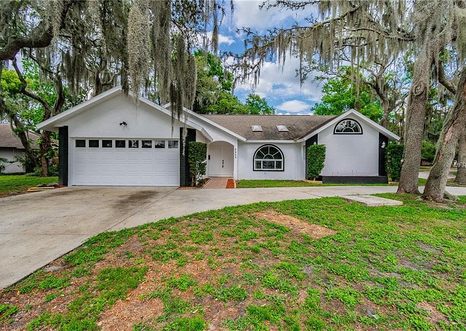 1st image of 2304 Sprucewood Ln