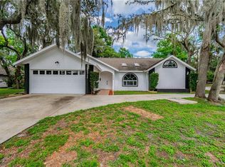 2304 Sprucewood Ln, Plant City, FL 33563