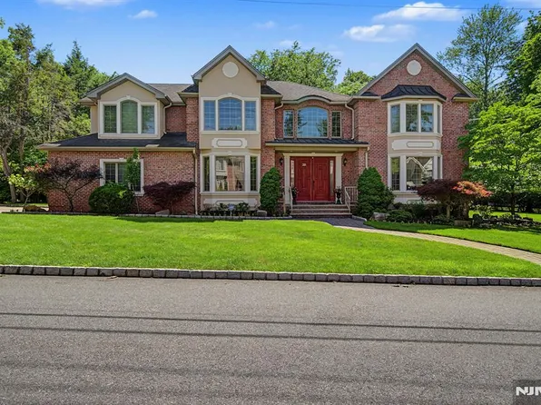 29 Meadow St, Demarest, NJ 07627