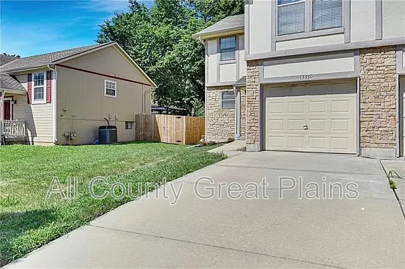 3 bed, 4.0 bath, 1964 sqft, $1,850 — Photo 3