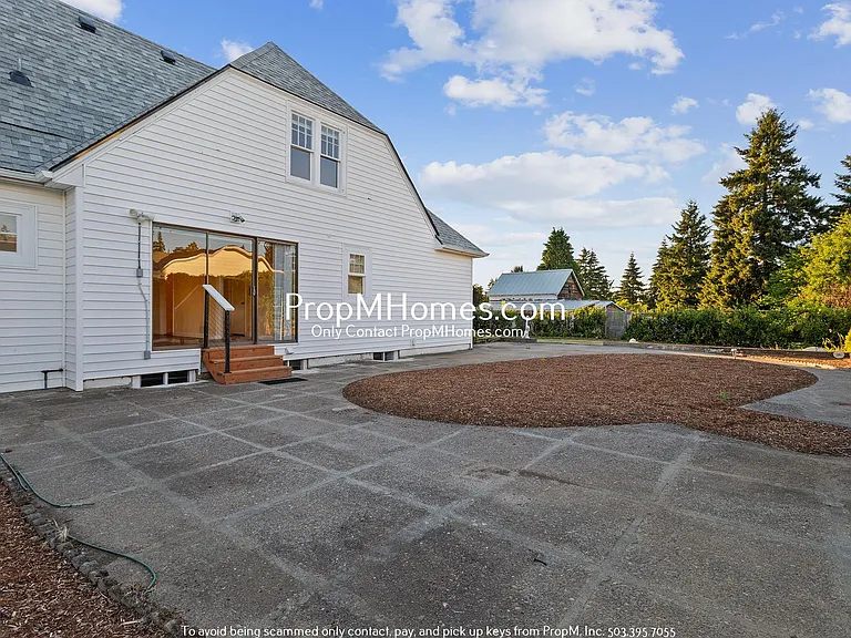 19825 SE Stark St — Photo 30
